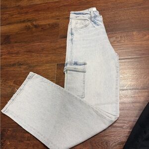 Light Wash Cargo Women’s Jeans - Brand: